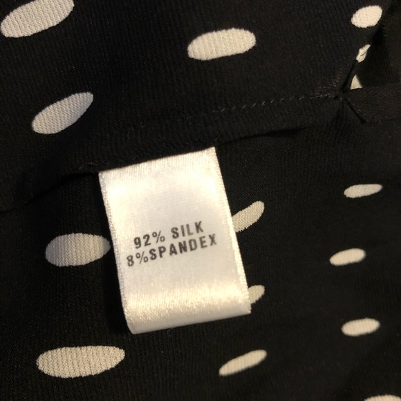 ST JOHN Blouse
92% Silk & 8% Spandex Size S - Picture 8 of 10